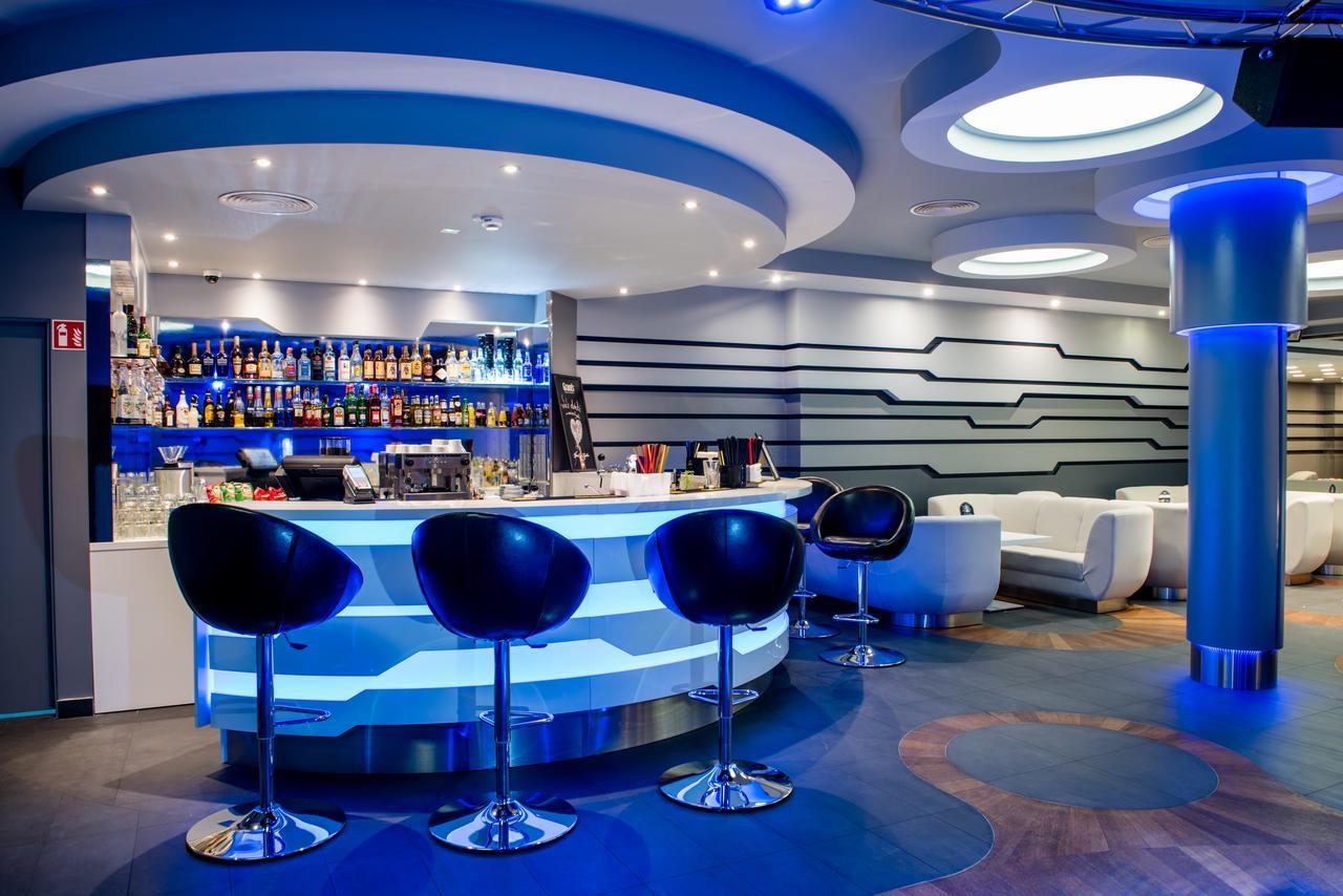 Hotel Kosma Kozmin Экстерьер фото