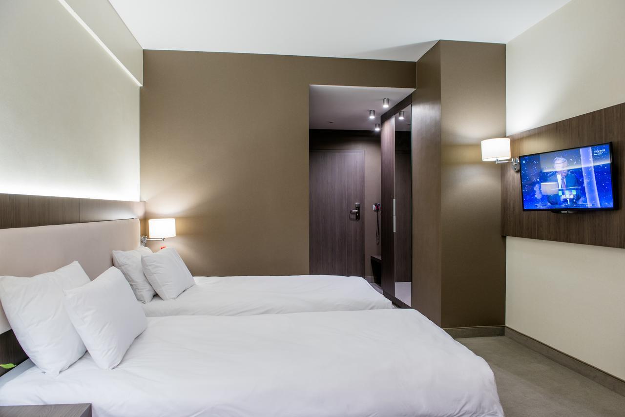 Hotel Kosma Kozmin Экстерьер фото