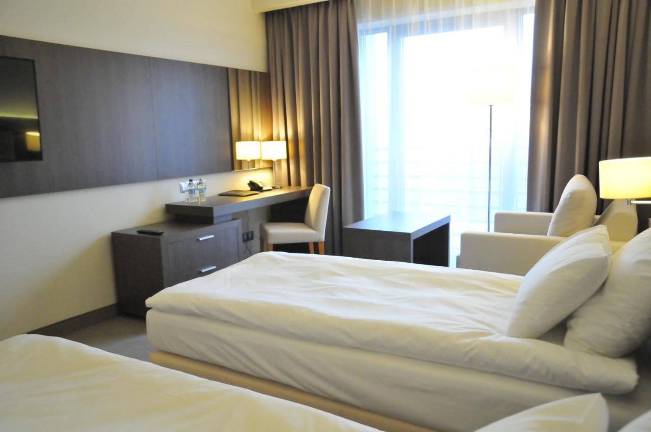 Hotel Kosma Kozmin Экстерьер фото