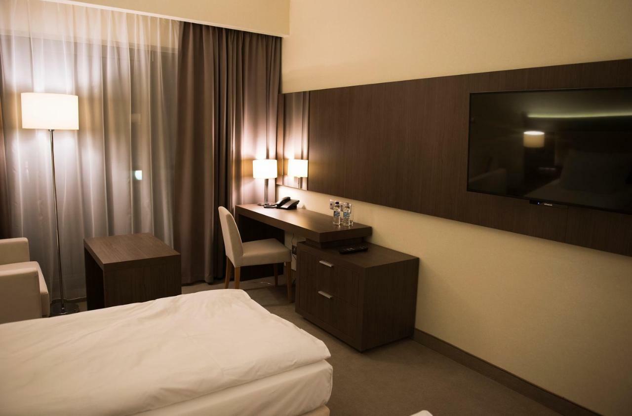 Hotel Kosma Kozmin Экстерьер фото