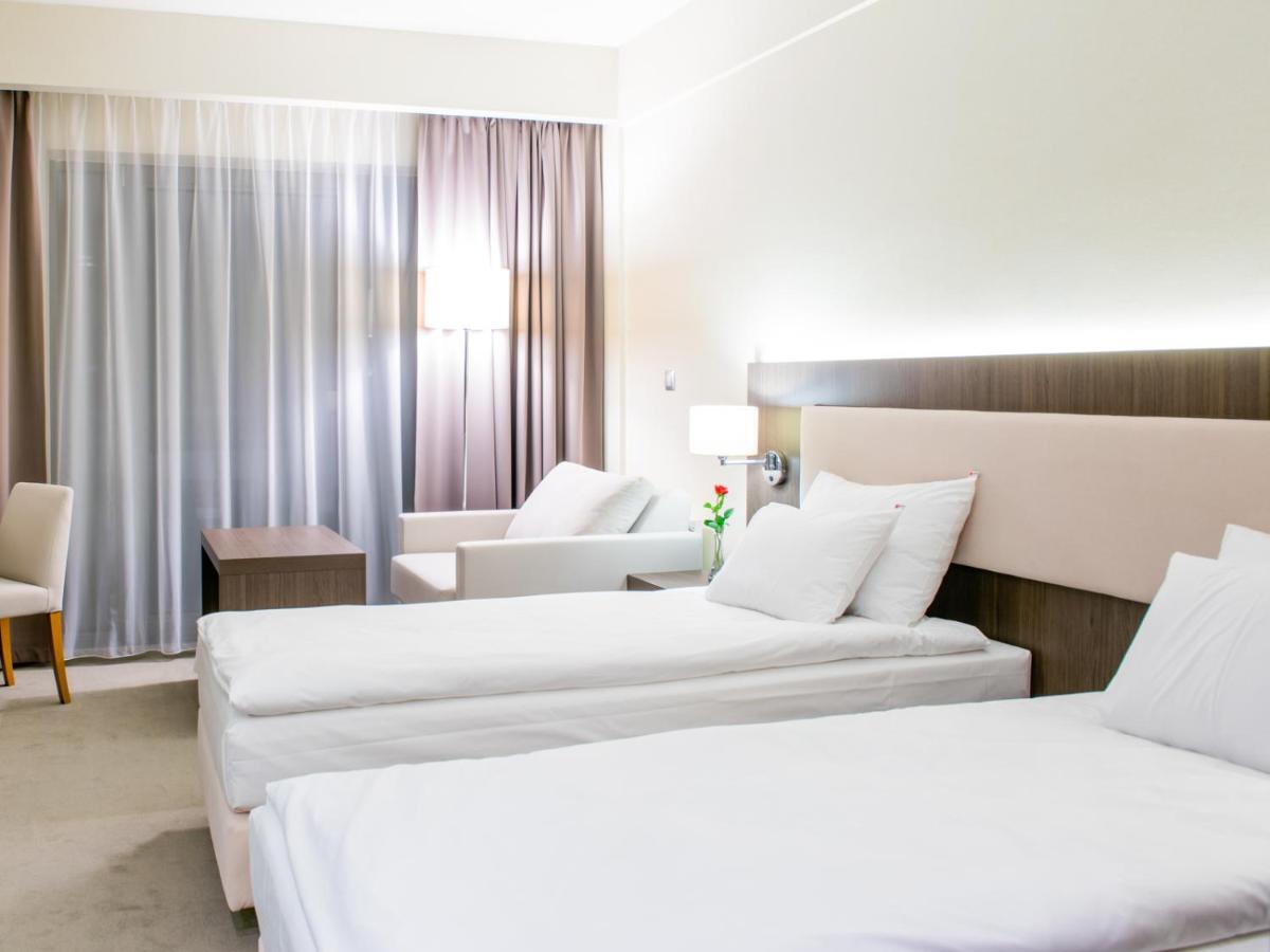 Hotel Kosma Kozmin Экстерьер фото
