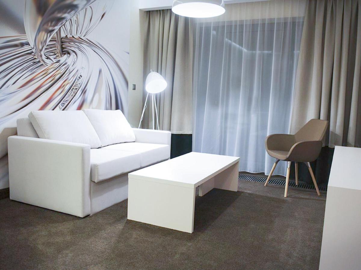 Hotel Kosma Kozmin Экстерьер фото