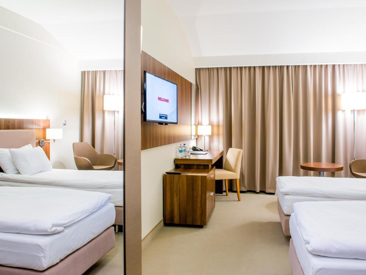 Hotel Kosma Kozmin Экстерьер фото